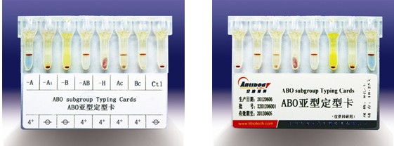 【試驗(yàn)?zāi)康暮驮怼? ABO血型鑒定是通過(guò)檢測(cè)被檢者紅細(xì)胞上是否存在A(yíng)和/或B抗原（正定型）以及被檢者血漿中是否存在抗A和/或抗B抗體（反定型）來(lái)確定。 對(duì)于成年個(gè)體被檢者，紅細(xì)胞上的A和/或B抗原與血漿中的抗A和/或抗B抗體存在一種對(duì)應(yīng)關(guān)系。其獨(dú)特性質(zhì)在于：紅細(xì)胞上缺乏A和/或B抗原，則血清中存在與所缺乏的抗原對(duì)應(yīng)的強(qiáng)反應(yīng)性抗體，如紅細(xì)胞上缺乏A抗原，則可以預(yù)見(jiàn)血漿中存在抗A抗體。 常規(guī)的ABO定型必須包括正定型（紅細(xì)胞定型）和反定型（血漿定型），并將正反定型結(jié)果相互驗(yàn)證，如果紅細(xì)胞發(fā)生凝集，預(yù)期其凝集強(qiáng)度≥2+；只有正反定型結(jié)果一致時(shí)才能準(zhǔn)確定型。 20121212104627668.jpg  然而，有時(shí)ABO正定型和反定型會(huì)出現(xiàn)結(jié)果不一致現(xiàn)象，或陽(yáng)性反應(yīng)強(qiáng)度弱于2+。引起正反定型結(jié)果不一致因素有： （一）正定型出現(xiàn)弱反應(yīng)或缺失抗原 1. A亞型、B亞型或AB亞型。 2. 白血病導(dǎo)致A或B抗原減弱。 3. 何杰金病（Hodgkin’s）有時(shí)會(huì)抑制抗原表達(dá)，與白血病類(lèi)似。 4. 由于某種疾?。ㄈ绺骨话?、胰腺癌）導(dǎo)致血漿中存在大量的型物質(zhì)，中和抗A或抗B抗體，引起正定型為假陰性或弱陽(yáng)性。需要將正定型的紅細(xì)胞用生理鹽水洗滌后再次定型可解決此問(wèn)題。 5. 骨髓移植 6. 非ABO同型輸血 （二）正定型紅細(xì)胞上多余的抗原反應(yīng) 1. 自身凝集紅細(xì)胞、抗體致敏紅細(xì)胞導(dǎo)致。 2. 細(xì)胞未洗滌，血漿蛋白引起的假陽(yáng)性反應(yīng)。 3. 細(xì)胞未洗滌，血漿中存在針對(duì)正定型試劑中某種成分的抗體導(dǎo)致。 4. 骨髓移植。 5. 獲得性B。 6. B（A）現(xiàn)象。 7. ABO非相合輸注。 （三）正定型出現(xiàn)混合視野反應(yīng) 1. 近期輸血。 2. 骨髓移植。 3. 異卵雙胞胎或雙受精卵產(chǎn)生的嵌合體。 4. 胎兒和母體出血。 5. A3亞型。 （四）反定型血清中出現(xiàn)弱反應(yīng)或反應(yīng)缺失 1. 年齡相關(guān)：新生兒以及小于6月齡的嬰兒以及老年人。 2. ABO亞型有亞型抗體，如A2、A2B型人的抗A1。 3. 低球蛋白血癥（如白血病人、使用免疫抑制劑患者、免疫缺陷患者）。 4. 移植患者使用抗排異藥物。 5. 雙胞胎或雙受精卵產(chǎn)生的嵌合體。 （五）反定型出現(xiàn)多余的抗體反應(yīng) 1. 冷自身抗體。 2. 特異性冷同種抗體。 3. 血清中存在針對(duì)試劑紅細(xì)胞保存液成分的抗體。 4. 某些疾病導(dǎo)致球蛋白水平增高（多發(fā)性骨髓瘤、巨球蛋白血癥、Hodgkin’s 淋巴瘤）引起緡錢(qián)狀凝集。 5. 輸用大分子血漿擴(kuò)容劑。 6. 非ABO同型的移植。 7. 靜脈注射免疫球蛋白。 （六）技術(shù)方面的錯(cuò)誤 1. 血液樣本被污染，如混入其他人樣本。 2. 被檢紅細(xì)胞的濃度過(guò)高或過(guò)低。 3. 忘記在反應(yīng)體系中加入檢測(cè)樣本或試劑。 4. 未按照試劑使用說(shuō)明進(jìn)行試驗(yàn)。 5. 離心步驟離心時(shí)間不足或離心時(shí)間超時(shí)。 6. 對(duì)試驗(yàn)結(jié)果記錄或判讀不正確。 為了解決ABO亞型引起的ABO正反定型不一致以及正定型紅細(xì)胞上抗原產(chǎn)生弱反應(yīng)或抗原反應(yīng)性缺失，可以使用ABO亞型定型卡來(lái)輔助血型鑒定。 ABO亞型定型卡系采用凝膠作為微柱凝膠卡的填充物，將生物化學(xué)的凝膠分子篩過(guò)濾技術(shù)、離心技術(shù)和血型血清學(xué)的抗體特異性結(jié)合在一起。每卡有八個(gè)凝膠管，其中抗A凝膠管灌注了含抗A抗體的凝膠；抗A1凝膠管灌注了含抗A1抗 體的凝膠；抗B凝膠管灌注了含抗B抗體的凝膠；抗AB凝膠管灌注了含抗AB抗體的凝膠；抗H凝膠管灌注了含抗H抗體的凝膠；A細(xì)胞、B細(xì)胞及Ctl管中灌 注了不含血型抗體的凝膠，A細(xì)胞、B細(xì)胞用于檢測(cè)血漿中的抗體，Ctl管用于自身對(duì)照。當(dāng)抗原抗體反應(yīng)時(shí)，凝集的紅細(xì)胞在離心力的作用下不能通過(guò)凝膠而留 在凝膠上層或游離在凝膠中，呈現(xiàn)陽(yáng)性反應(yīng)；而抗原抗體沒(méi)有反應(yīng)時(shí)，未凝集的紅細(xì)胞在離心力的作用下可通過(guò)凝膠而沉積在微柱凝膠管的底部，呈現(xiàn)陰性反應(yīng)。 【ABO亞型定型卡的用途】 鑒定紅細(xì)胞上的ABO抗原，解決亞型引起ABO正反定型不一致、以及正定型紅細(xì)胞上抗原產(chǎn)生弱反應(yīng)或抗原反應(yīng)性缺失的問(wèn)題。 【樣本要求】 1. 建議使用抗凝的血樣，尤其是EDTA抗凝管采集的血樣，需要量2ml。（EDTA抗凝采血管為紫帽管）。 2. 血液樣本在采集后48小時(shí)以?xún)?nèi)檢測(cè)。 【所需儀器設(shè)備及耗材】 1. ABO亞型定型卡 2. 血型血清學(xué)離心機(jī)（用于離心分離血漿、洗滌紅細(xì)胞） 3. 微柱凝膠卡離心機(jī) 4. 微量移液槍及吸頭 【試驗(yàn)操作】  一、被檢血液樣本的處理 1. EDTA抗凝的血液樣本離心3000rpm 1分鐘，將上清血漿轉(zhuǎn)入一支12×75mm試管中備用，得到壓積紅細(xì)胞。 2. 另取一支12×75mm試管中，加入0.1ml上述步驟1中的壓積紅細(xì)胞 ，用生理鹽水洗滌一次，棄上清，得到壓積紅細(xì)胞。 3. 在一支12×75mm 試管中，加入1ml生理鹽水（或LISS液），加入步驟2中得到的壓積紅細(xì)胞10μl，混勻得到0.8~1%的被檢紅細(xì)胞懸液。 二、 紅細(xì)胞定型 1. 取ABO亞型定型卡一片，注意檢查外觀(guān)，確保凝膠管的凝膠上層存在液面，凝膠不會(huì)干枯。將符合要求的卡進(jìn)行標(biāo)記，按照試驗(yàn)需要撕開(kāi)封口膜。 2. 用微量移液槍分別向每孔樣品槽中沿樣品槽內(nèi)壁呈45°角緩慢加入50μl 0.8~1%的被檢者紅細(xì)胞懸液。 3. 在臺(tái)面交替輕叩卡左下角和右下角，確保所加入的液體在卡的樣品槽中呈水平狀態(tài)，而不是偏向一側(cè)。 4. 將卡放入微柱凝膠卡離心機(jī)離心，LB-3000低速離心機(jī)第一檔離心900rpm 2分鐘，再1500rpm 3分鐘，判讀結(jié)果并記錄。 【結(jié)果判讀及解釋】 1. 反應(yīng)陰、陽(yáng)性的判讀 20121212104658937.jpg 2. 陰陽(yáng)性結(jié)果解釋 (1) 陽(yáng)性結(jié)果：紅細(xì)胞浮在凝膠表面或膠中，為陽(yáng)性反應(yīng)。 (2) 陰性結(jié)果：紅細(xì)胞全部沉于微柱凝膠的底部。 (3) 血型亞型鑒定需要根據(jù)正反定型結(jié)果來(lái)判定，結(jié)果判定可參考下表。 20121212104720212.jpg 注：mf=混合視野，w=弱反應(yīng)。 【注意事項(xiàng)】 1. 建議在使用凝膠卡前先離心再應(yīng)用。 2. 若凝膠卡封口開(kāi)裂、孔中凝膠干涸或有氣泡，不可使用。 3. 撕開(kāi)凝膠卡封口膜時(shí)，不能用力過(guò)猛，以免造成凝膠微孔間的交叉污染。 4. 樣本采集后應(yīng)盡快檢測(cè)，若試驗(yàn)需要延遲，應(yīng)將樣本置2~8℃下短期儲(chǔ)存。 5. 紅細(xì)胞懸液的濃度為0.8~1%，濃度過(guò)高或過(guò)低會(huì)影響檢測(cè)結(jié)果。 6. 溶血、脂血、細(xì)菌污染等情況的標(biāo)本會(huì)影響檢測(cè)結(jié)果。 7. 血漿或血清標(biāo)本須充分離心去除纖維蛋白，否則會(huì)阻止紅細(xì)胞在微柱凝膠中的沉降，出現(xiàn)假陽(yáng)性。 8. 在Ctl孔（自身陰性對(duì)照）結(jié)果為陽(yáng)性時(shí)，試驗(yàn)結(jié)果無(wú)效?？赡茉蚴怯捎诒粰z紅細(xì)胞已經(jīng)致敏IgM抗體導(dǎo)致自發(fā)凝集，此時(shí)可以用DTT將已經(jīng)致敏到紅細(xì)胞上的IgM抗體破壞后再行試驗(yàn)。 9. 人源血液樣本存在潛在的傳染性，凝膠卡使用后按醫(yī)療生物垃圾處理。